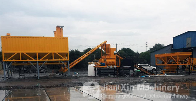 Working in Jiangsu HZS35 concrete mixing plant made by Zhengzhou Jianxin Machinery.